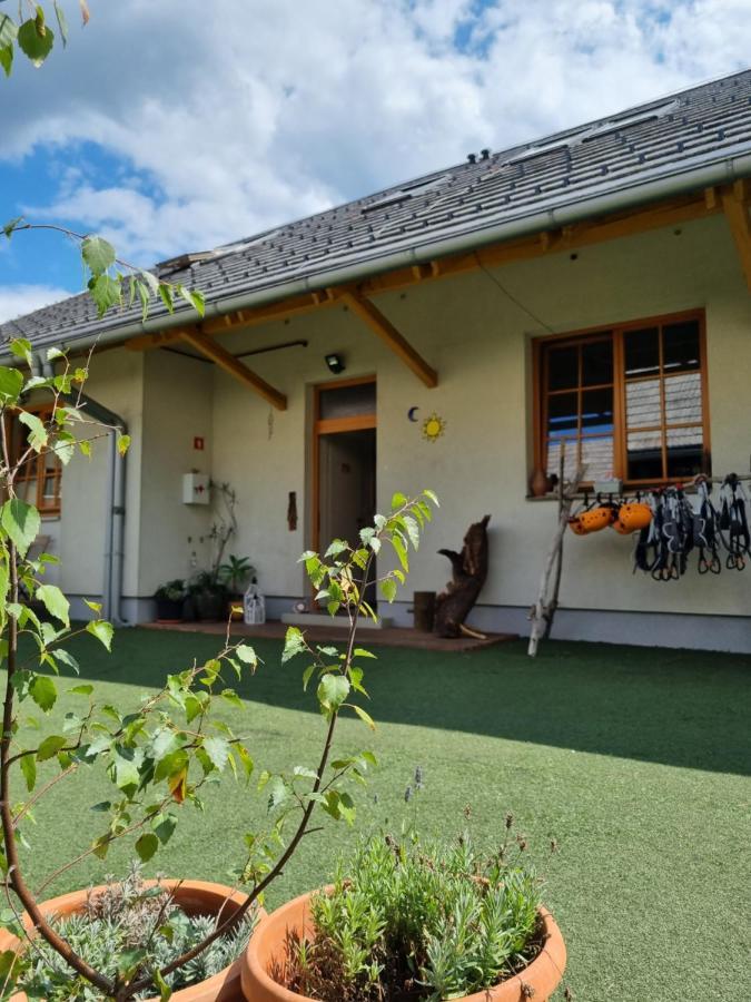 Mezica Bikeski Family Hotel, B&B, Apartaments, Rooms المظهر الخارجي الصورة