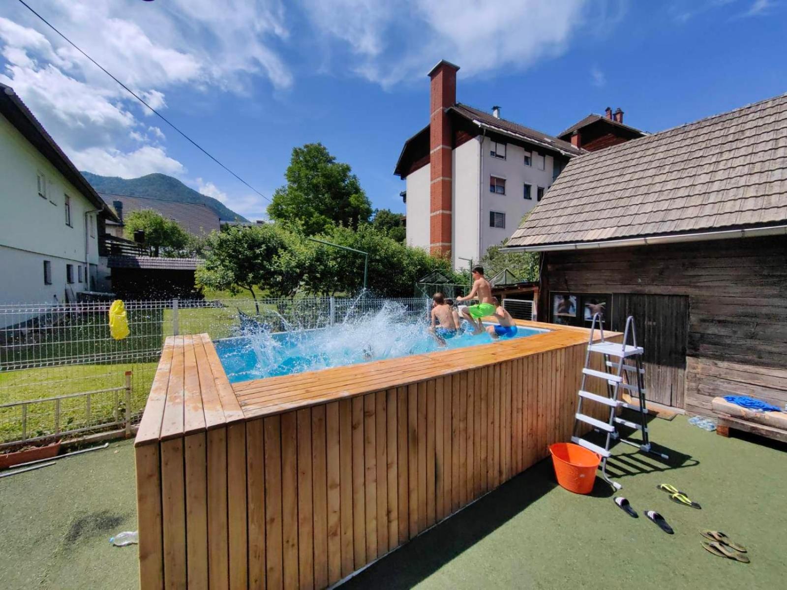 Mezica Bikeski Family Hotel, B&B, Apartaments, Rooms المظهر الخارجي الصورة